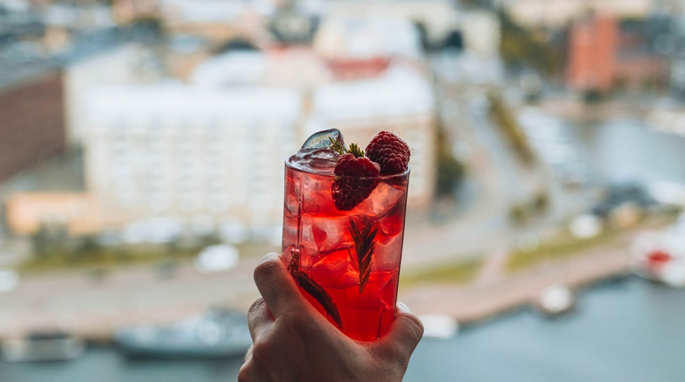 Cocktails in the Sky - majoituspaketti kahdelle alk. 159 €