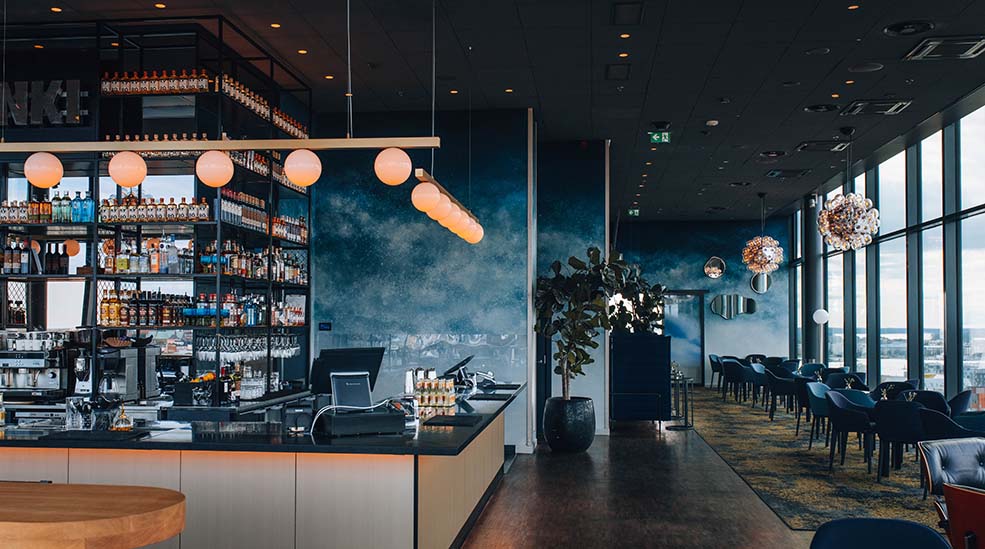 Tee pöytävaraus Skyroomiin tai varaa vaikka koko tila käyttöösi!