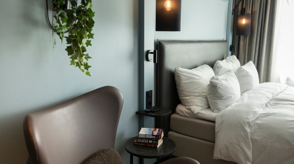 Lisää öitä superhintaan